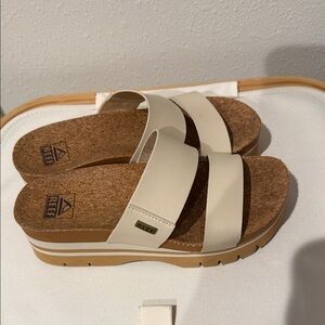 Reef Women's Tan and Cream Sandals